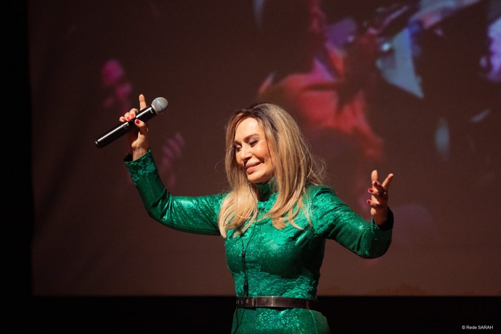 Rosemary agradecendo ao público Rosemary agradecendo ao público