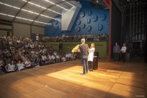 Nizo Neto dando suas considerações finais ao público