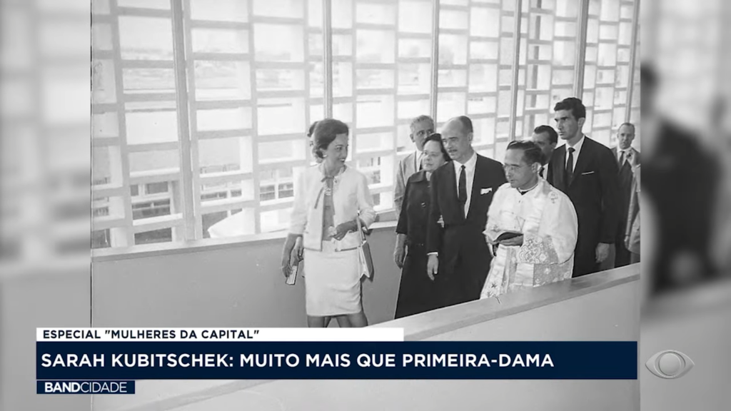 Sarah Kubitschek andando na rampa Sarinha (Captura de tela – crédito: TV Band) Sarah Kubitschek andando na rampa do Sarinha (Captura de tela – crédito: TV Band)