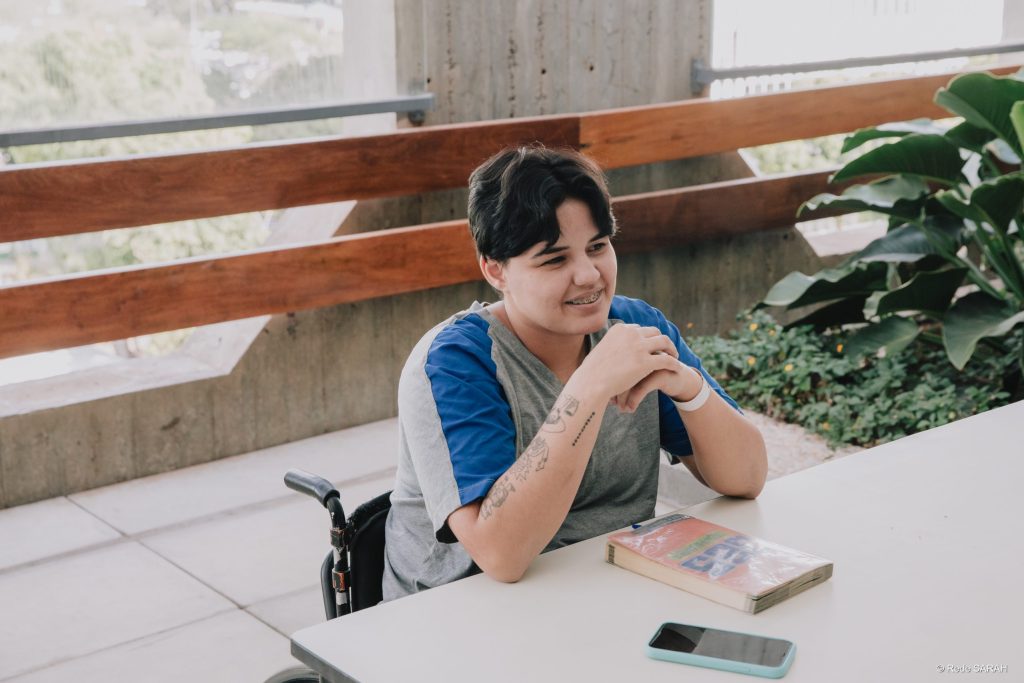 Amanda Alves, cantora e paciente do SARAH Brasília