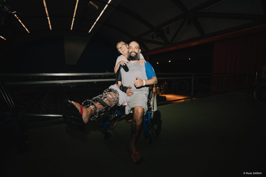 Marcio dos Reis, paciente do SARAH, com sua mãe, Marlene dos Reis